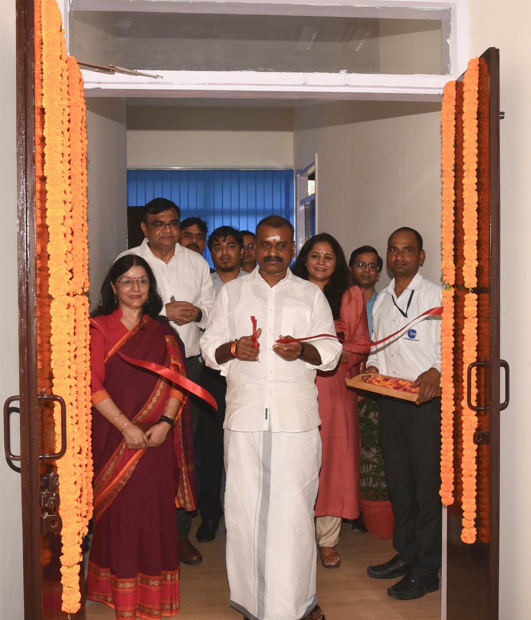 Dr. L. Murugan, Honourable MoS for I&B and Parliamentary Affairs inaugurated the Incubation centre at IIMC